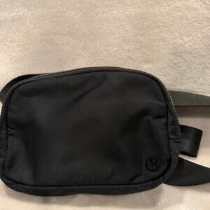 Lululemon Black Everywhere Belt Bag 1L, Pre-owned, Excellent Condition